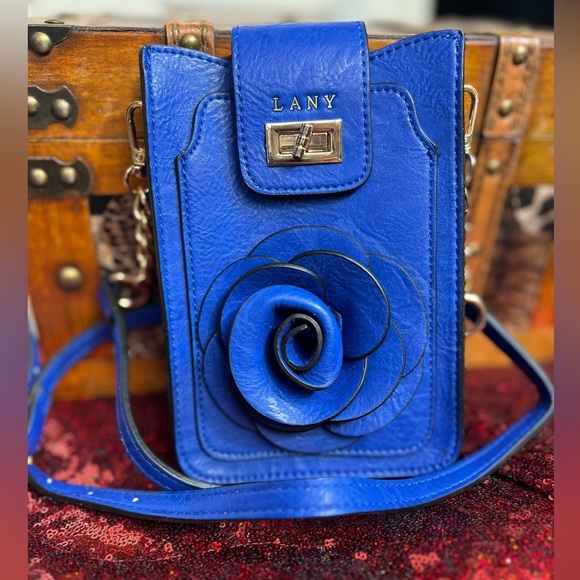 💙💙Blue Crossbody Bag with Rose Detail-EUC💙💙 - Picture 2 of 14